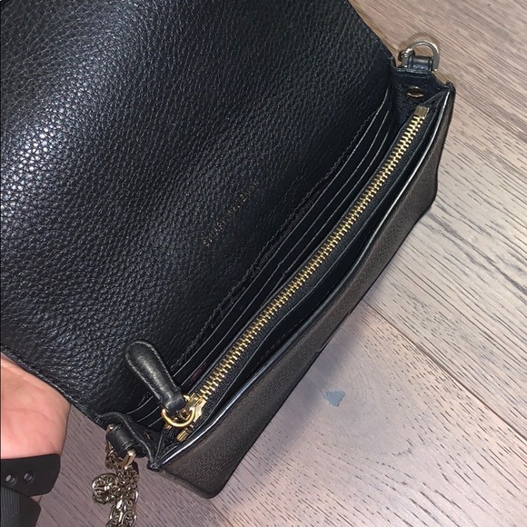 Stuart Weitzman wallet on chain - Picture 13 of 15